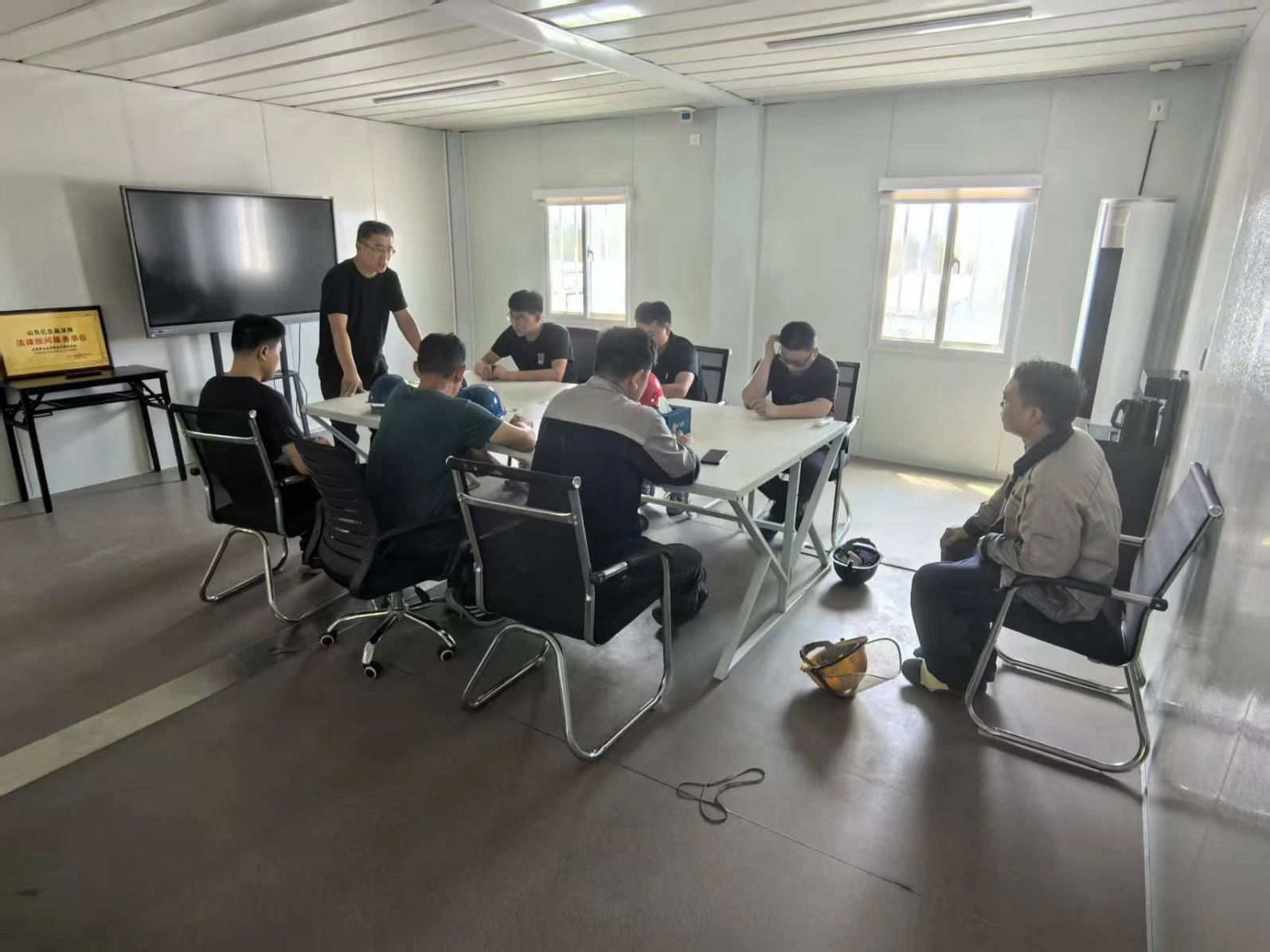 Memperkukuhkan asas keselamatan tempat kerja dengan latihan keselamatan khusus untuk pemimpin pasukan