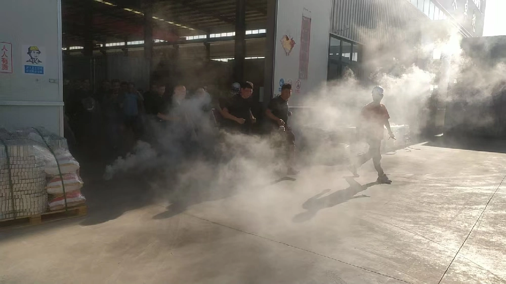 Menjalankan latihan keselamatan dan latihan melarikan diri untuk menguatkan garis pertahanan keselamatan pengeluaran